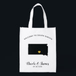 South Dakota Wedding Welcome Bag, Black and Gold Wiederverwendbare Einkaufstasche<br><div class="desc">Füllen Sie diese Begrüßungstasche mit Lieblingsgerichten für Ihre Gäste aus,  wenn sie in South Dakota ankommen!</div>