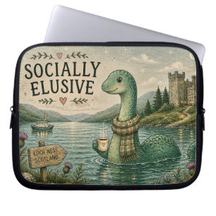 Sozial zurückhaltende Nessie gemütliches Kryptid L Laptopschutzhülle