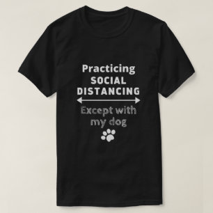 Soziale Distanz praktizieren ...außer meinem Hund T-Shirt