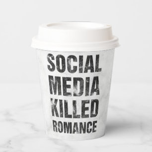 Soziale Medien haben die Romantik getötet Pappbecher