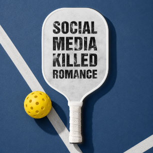 Soziale Medien haben die Romantik getötet Pickleball Schläger