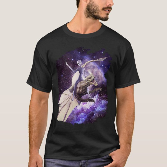 Space Alien Riding Dragon T-Shirt (Vorderseite)