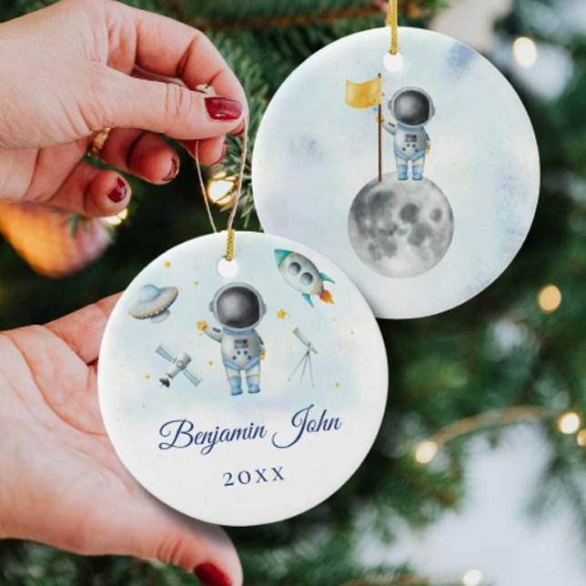 Space Boy Gold Galaxy Moon Stars Rakete UFO Thread Keramik Ornament (Von Creator hochgeladen)