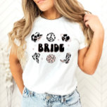 Space Cowgirl Bachelorette Bride Shirt<br><div class="desc">Das ist ein Cowgirl-Shirt mit dem Motto "Braut". Bearbeiten Sie ALLE Farben,  damit dieses Space Cowgirl Braut Shirt Ihren Anforderungen entspricht   persönlicher Stil. Wählen Sie "Weiter personalisieren" aus den Menüoptionen,  um diese Änderungen vorzunehmen:)</div>