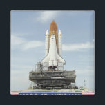 Space Shuttle Atlantis 2 Magnet<br><div class="desc">Das Space Shuttle Atlantis nähert sich der Spitze des Launch Pad 39A im Kennedy Space Center mit Atlantis.</div>