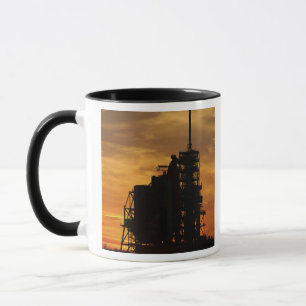 Space Shuttle Atlantis auf dem Launenblock Tasse