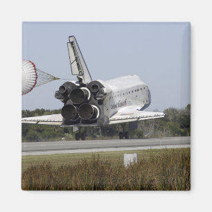Space Shuttle Atlantis entfaltet seinen Drag-Rute  Magnet