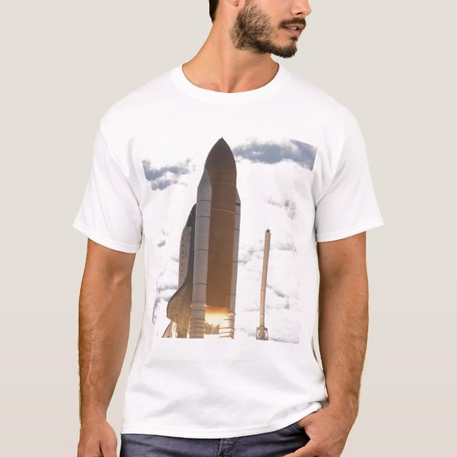 Space Shuttle Atlantis hebt 16 T-Shirt (Vorderseite)