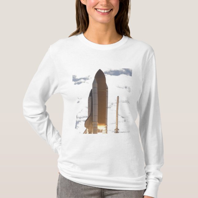 Space Shuttle Atlantis hebt 16 T-Shirt (Vorderseite)