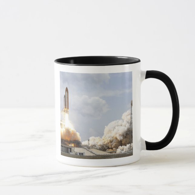Space Shuttle Atlantis hebt 21 Tasse (Rechts)