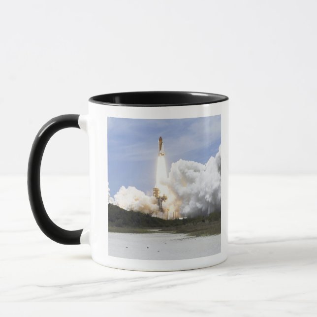 Space Shuttle Atlantis hebt 28 Tasse (Links)