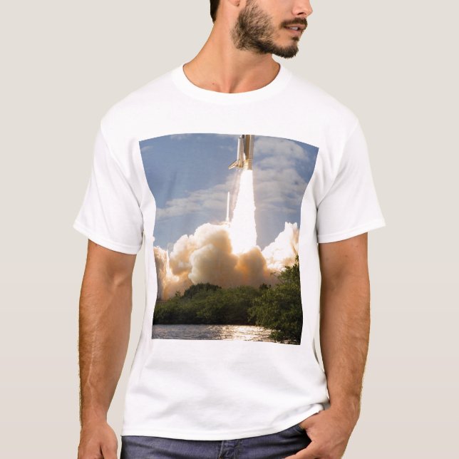 Space Shuttle Atlantis hebt 8 T-Shirt (Vorderseite)