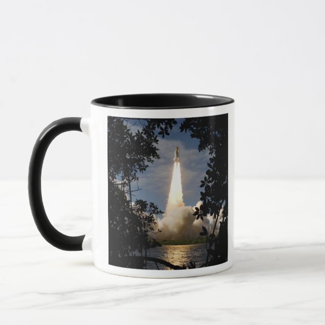 Space Shuttle Atlantis hebt 9 Tasse (Links)