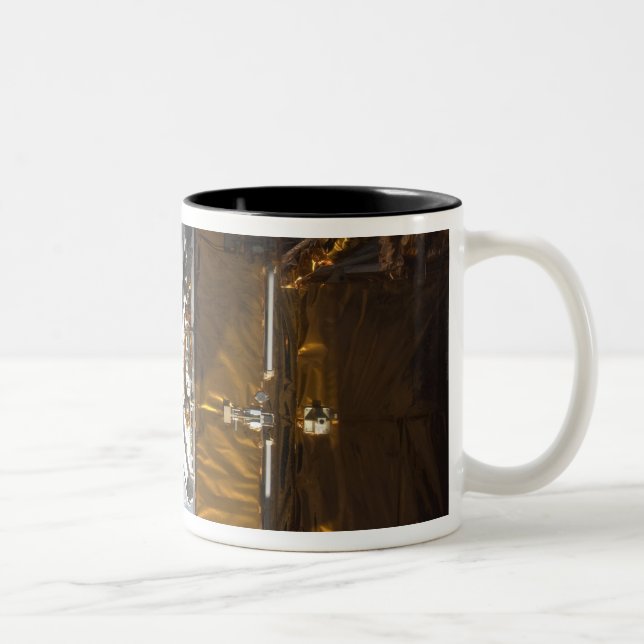 Space Shuttle Atlantis Nutzlastschacht rückgängig  Zweifarbige Tasse (Rechts)