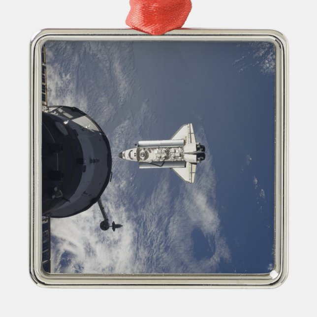 Space Shuttle Atlantis und ein russisches Raumschi Ornament Aus Metall (Vorne)