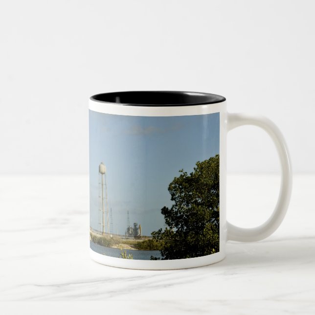 Space Shuttle Atlantis und Endeavour Zweifarbige Tasse (Rechts)