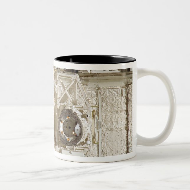 Space Shuttle Discovery 12 Zweifarbige Tasse (Rechts)