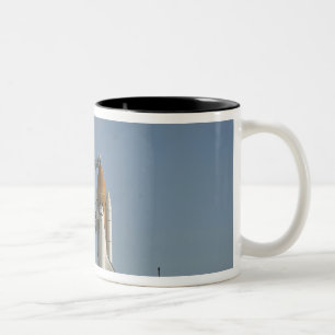 Space Shuttle Discovery 2 Zweifarbige Tasse
