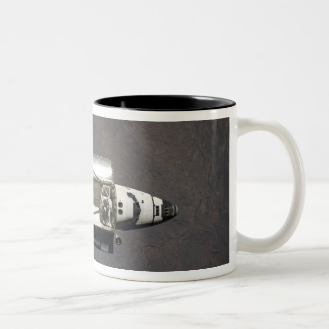 Space Shuttle Discovery 2 Zweifarbige Tasse (Rechts)