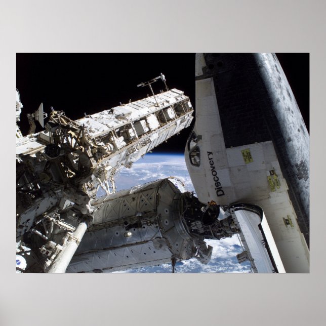 Space Shuttle Discovery angedockt mit ISS (STS-114 Poster (Vorne)