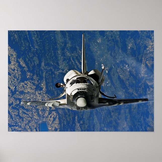 Space Shuttle Discovery Annäherung an ISS Poster (Vorne)