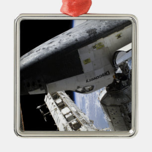 Space Shuttle Discovery dotiert Silbernes Ornament