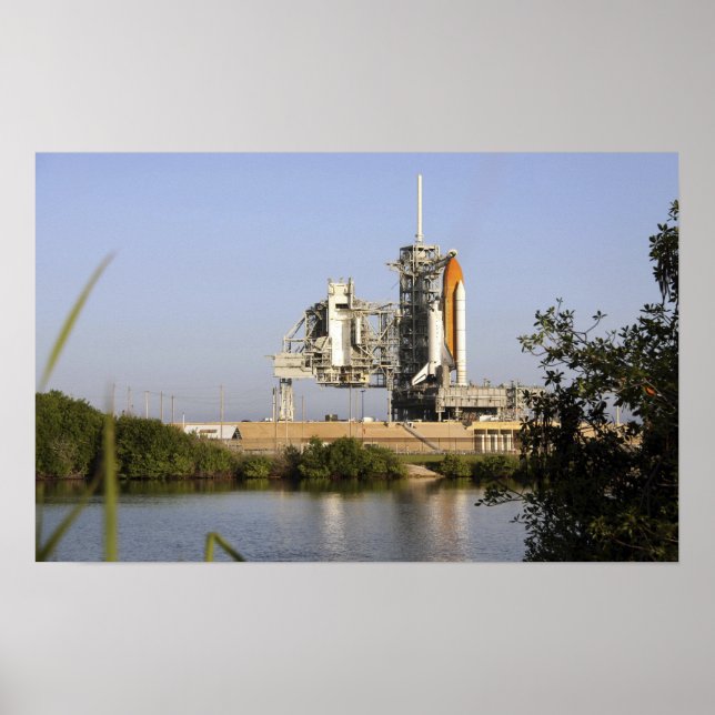 Space Shuttle Discovery ist bereit Poster (Vorne)