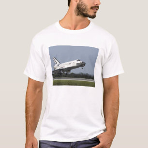 Space Shuttle Discovery landet auf der Piste 33 2 T-Shirt