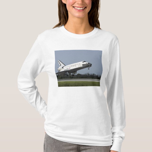 Space Shuttle Discovery landet auf der Piste 33 2 T-Shirt (Vorderseite)