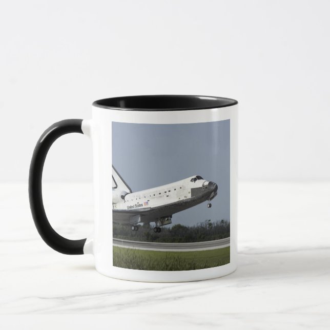 Space Shuttle Discovery landet auf der Piste 33 2 Tasse (Links)