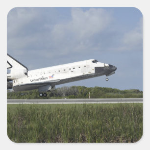 Space Shuttle Discovery landet auf der Runway 33 Quadratischer Aufkleber