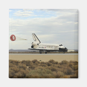 Space Shuttle Discovery stellt seinen Drag-Rute be Magnet