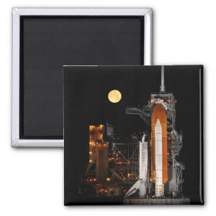 Space Shuttle Discovery und Mond Magnet