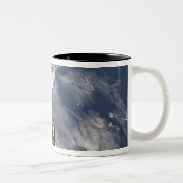 Space Shuttle Endeavor 8 Zweifarbige Tasse (Rechts)
