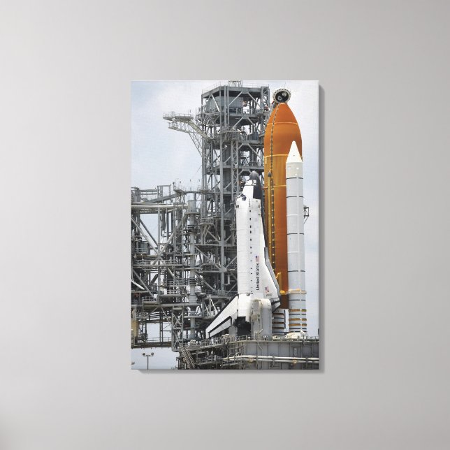 Space Shuttle Endeavor auf dem Launchpad 2 Leinwanddruck (Vorderseite)