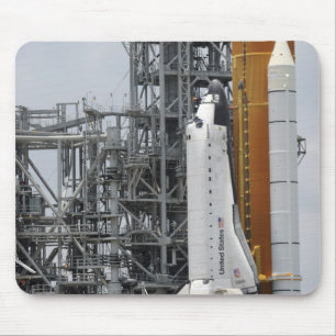 Space Shuttle Endeavor auf dem Launchpad 2 Mousepad