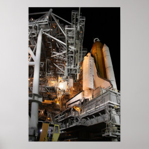 Space Shuttle Endeavor auf dem Launchpad 2 Poster
