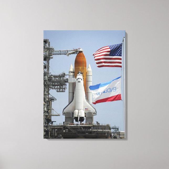 Space Shuttle Endeavor auf dem Launchpad 3 Leinwanddruck (Vorderseite)
