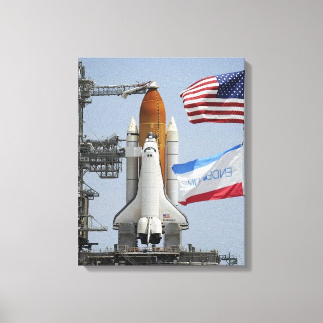 Space Shuttle Endeavor auf dem Launchpad 3 Leinwanddruck (Vorderseite)