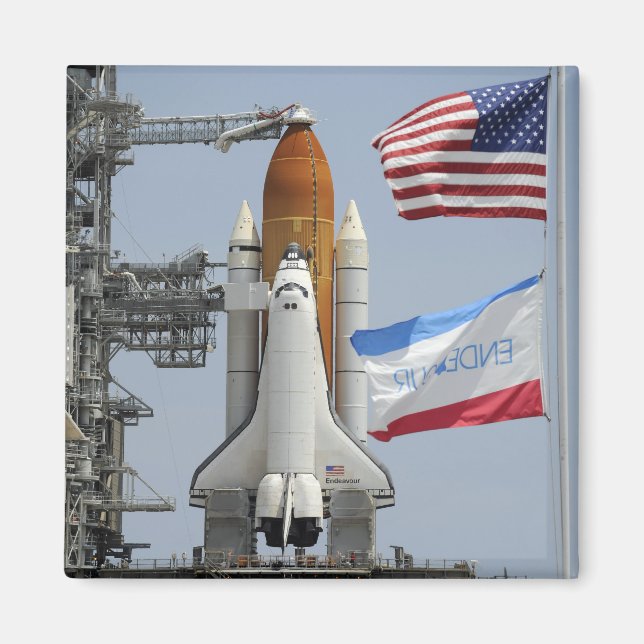 Space Shuttle Endeavor auf dem Launchpad 3 Magnet (Vorne)