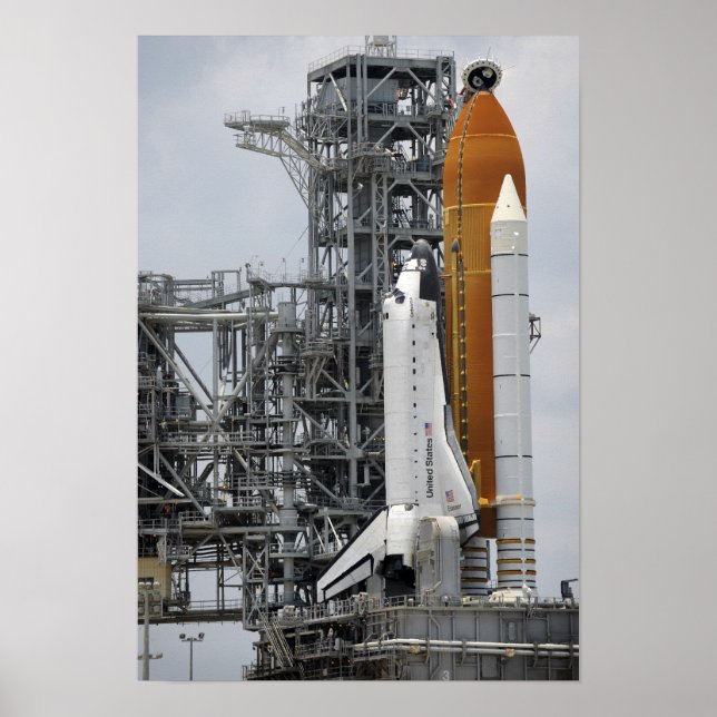 Space Shuttle Endeavor auf dem Launchpad 3 Poster (Vorne)