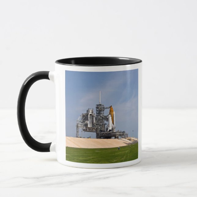 Space Shuttle Endeavor auf dem Launchpad 4 Tasse (Links)