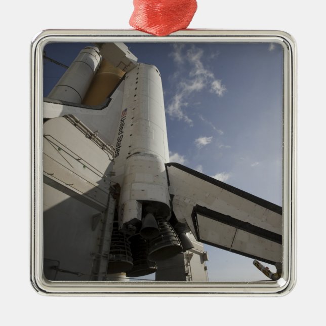 Space Shuttle Endeavor auf dem Launchpad 6 Ornament Aus Metall (Vorne)