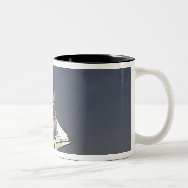 Space Shuttle Endeavour 15 Zweifarbige Tasse (Rechts)