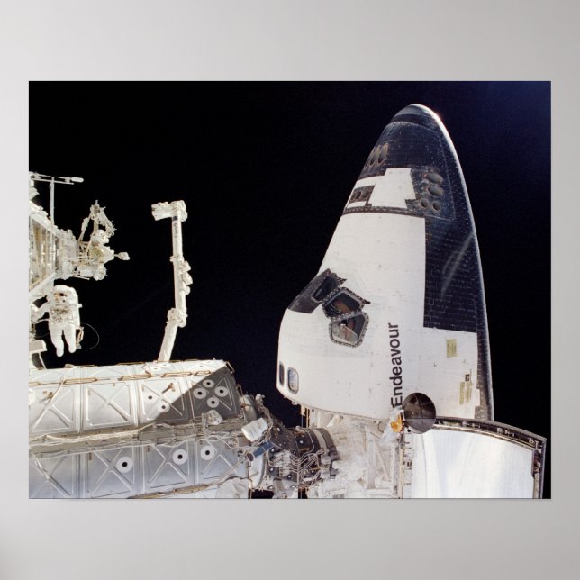 Space Shuttle Endeavour an ISS angeschlossen Poster (Vorne)