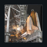 Space Shuttle Endeavour auf der Ladestation Magnet<br><div class="desc">Space Shuttle Endeavor auf dem Launchpad im Kennedy Space Center in Florida war mit Florida vertreten.</div>
