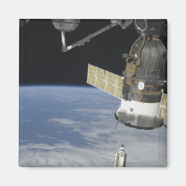 Space Shuttle Endeavour, ein Sojus-Raumschiff Magnet (Vorne)