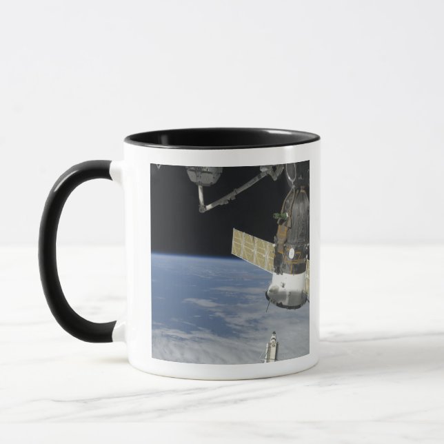 Space Shuttle Endeavour, ein Sojus-Raumschiff Tasse (Links)