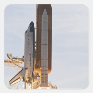 Space Shuttle Endeavour hebt 2 Quadratischer Aufkleber