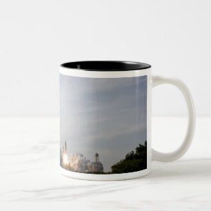Space Shuttle Endeavour hebt 3 Zweifarbige Tasse